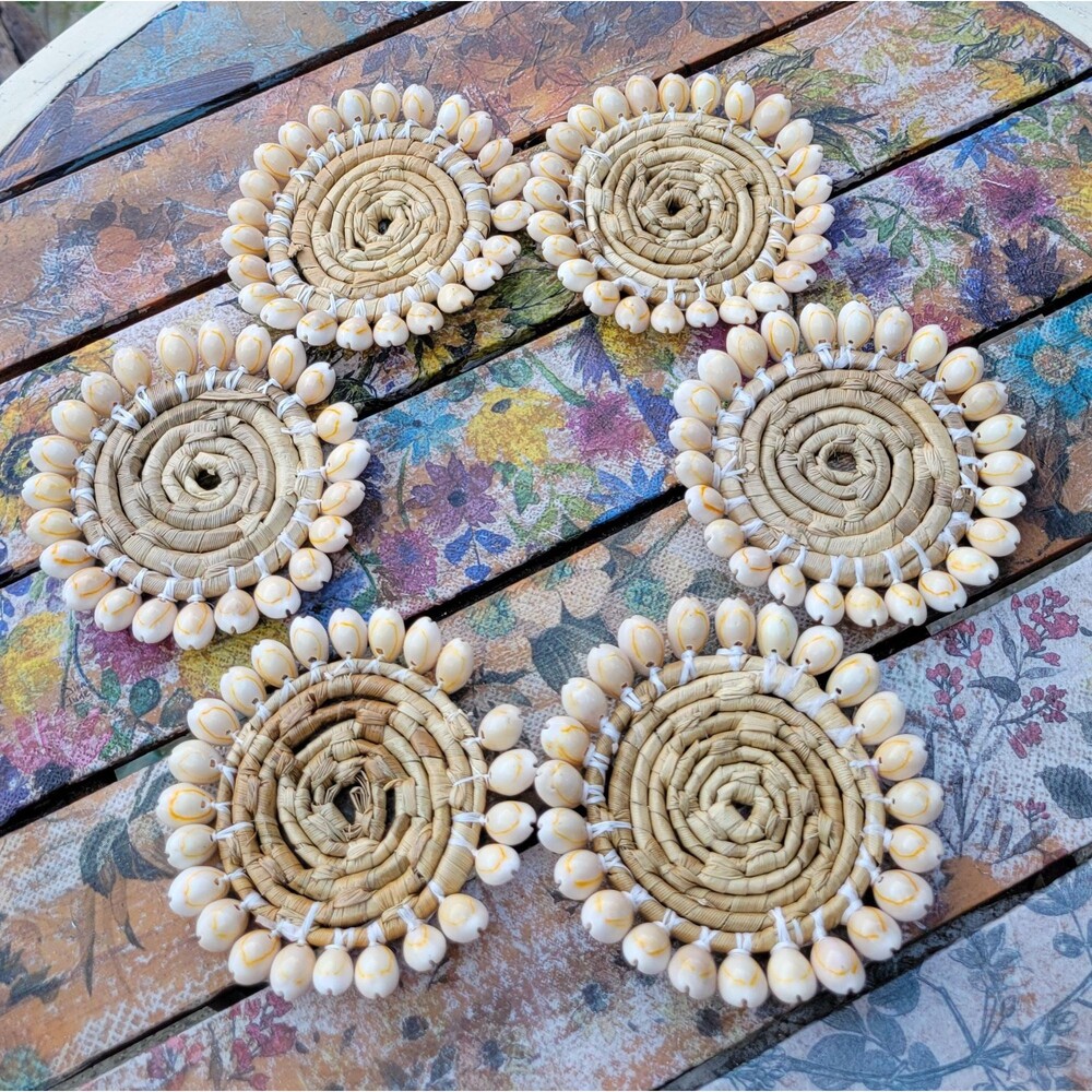 Woven Raffia Cowrie Shell Coasters – Boho Coastal Tiki Bar Decor (Set of 6)